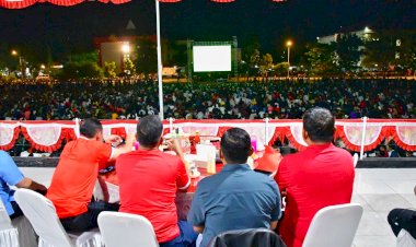 Ribuan-Warga-Kota-Kupang-Meriahkan-Nobar-Semifinal-AFC-U23-di-Lapangan-Polda-NTT