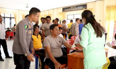 Biddokkes-Polda-NTT-Gelar-Pemeriksa-Kesehatan-di-Polres-Rote-Ndao