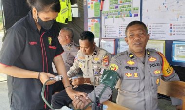 Siedokkes-Polresta-Kupang-Kota-Cek-Kesehatan-Personel-di-Pos-Pam-Operasi-Ketupat-Turangga-2024