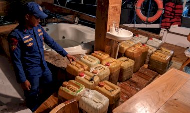 Tim-Patroli-Direktorat-Polairud-Polda-NTT-Amankan-Dua-Warga-Manggarai-Barat-yang-Menyalahgunakan-BBM-Subsidi