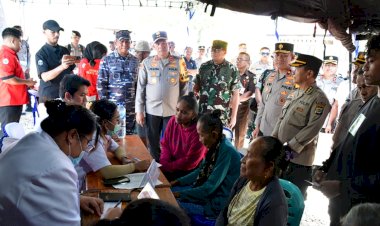 Polda-NTT-Gelar-Kegiatan-Pengobatan-Gratis,-Masyarakat-Uitao-Antusias-Memeriksakan-Kesehatan