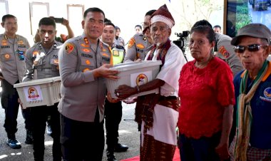 Polda-NTT-Salurkan-Bantuan-Sosial-di-Pulau-Semau-Dalam-Rangka-Hari-Bhayangkara-ke-78