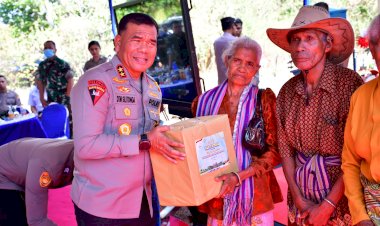 Kapolda-NTT-Berikan-Bantuan-Sosial-450-Paket-Sembako-dalam-Peringatan-Hari-Bhayangkara-ke-78