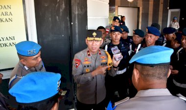 Polda-NTT-Gelar-Pemeriksaan-Handphone-Anggota-untuk-Cegah-Judi-Online