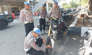 Provost-Polda-NTT-Memperketat-Disiplin-Anggota-dengan-Sweeping-Kendaraan-Bermotor-di-Mapolda