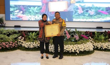 Kapolres-Manggarai-Timur-Raih-Penghargaan-dari-Menteri-Sosial-Berkat-Dedikasi-Tinggi