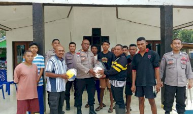 Anggota-Ditbinmas-Polda-NTT-Berikan-Bimbingan-Kamtibmas-kepada-Pemuda-Gereja-Oraetlabora-Atonifui