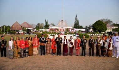 Kapolda-NTT-Hadiri-Upacara-Penurunan-Bendera-Merah-Putih-di-Alun-Alun-Rumah-Jabatan-Gubernur-NTT