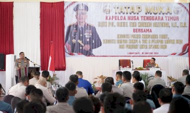 Kapolda-NTT-Berikan-Arahan-kepada-Anggota-Polri-dan-TNI-di-Polres-Manggarai-Barat