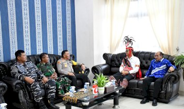 Kapolda-NTT-Sambut-Kedatangan-Penjabat-Gubernur-di-Bandara-El-Tari-Kupang