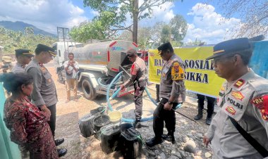 Polres-Sikka-Distribusikan-20.000-Liter-Air-Bersih-kepada-Warga-Dusun-Watu-Huhur-yang-Alami-Krisis-Air