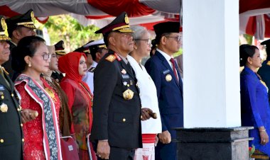 Kapolda-NTT-Hadiri-Upacara-Peringatan-HUT-ke-79-TNI-di-Mako-Lantamal-VII-Kupang