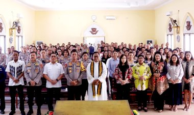 Kapolda-NTT-bersama-Seluruh-Anggota-Nasrani-Ikuti-Kegiatan-Binrohtal-di-Gereja-Oekumene