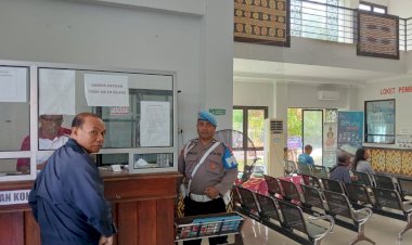 Pastikan-Pelayanan-Prima,-Provost-Polda-NTT-Awasi-Samsat-Kota-Kupang-Bebas-Calo
