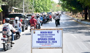 Personel-Ditlantas-Polda-NTT-Gelar-Operasi-Zebra-Turangga-2024-di-Kota-Kupang