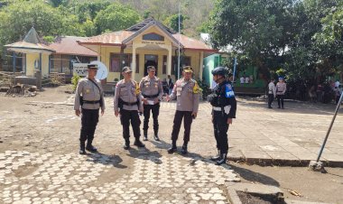 Karoops-Polda-NTT-Tinjau-Situasi-Terkini-di-Desa-Bugalima,-Adonara-Barat