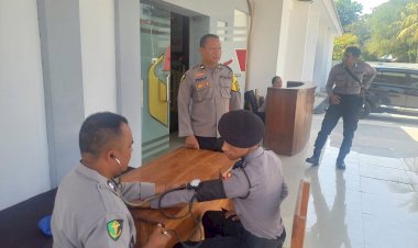 Subsatgas-Dokkes-Beri-Pelayanan-Kesehatan-kepada-Personel-Pengamanan-di-Kantor-Bawaslu-Provinsi-NTT