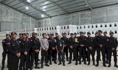 Satgas-Tindak-Gelar-Patroli-Dialogis,-Sambangi-Gudang-Logistik-KPU-dan-Pantau-Aktivitas-Masyarakat