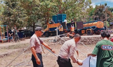 Polres-Flores-Timur-Bantu-Dirikan-Tenda-dan-Siapkan-Makanan-untuk-Pengungsi-Erupsi-Gunung-Lewotobi