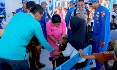 Marnit-Labuan-Bajo-Gelar-Pelayanan-Kesehatan-untuk-Anak-anak-di-Pulau-Mesah-dalam-Rangka-HUT-Polairud-ke-74
