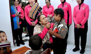 Kunjungan-Ibu-Ketua-Umum-Bhayangkari-Ny.-Juliati-Sigit-Prabowo-di-TK-Kemala-Bhayangkari-02-Soe,-TTS