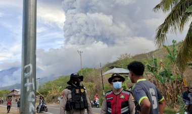 Demi-Keselamatan-Warga,-Satgas-Aman-Nusa-II-Gencarkan-Patroli-dan-Edukasi-di-Lokasi-Erupsi
