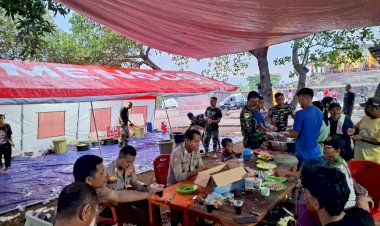 Kepedulian-Personel-Polres-Flores-Timur-dan-BKO-Polda-NTT-di-Tengah-Kepanikan-Pengungsian-Akibat-Erupsi-Gunung-Lewotobi