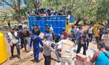 Kepedulian-Mengalir,-Polda-NTT-dan-Berbagai-Pihak-Terus-Bantu-Korban-Erupsi-Gunung-Lewotobi-di-Flotim