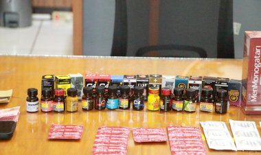 Ditresnarkoba-Polda-NTT-Ungkap-Jaringan-Peredaran-Obat-Terlarang-Poppers-di-Kupang,-Tiga-Terduga-Pelaku-Diamankan