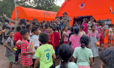 Polri-Hadirkan-Keceriaan:-Trauma-Healing-bagi-Anak-Anak-Korban-Erupsi-Gunung-Lewotobi