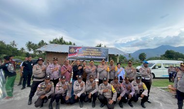 Kapolri-Tinjau-dan-Serahkan-Bantuan-untuk-Renovasi-Polsek-Wulanggintang