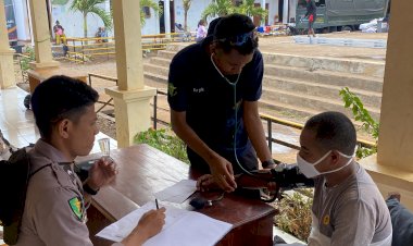 Sehat-di-Tengah-Bencana:-Posko-Pengungsian-Lewotobi-Dapat-Layanan-Medis-Rutin