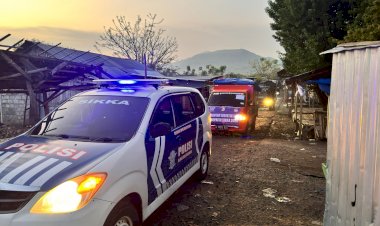 Polres-Sikka-Pastikan-Logistik-Pilkada-Aman-hingga-Kepulauan