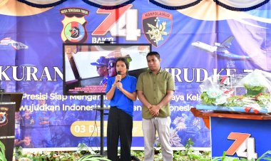 Suasana-Haru-Warnai-Penyerahan-Bantuan-Rumah-dan-Fasilitas-Usaha-oleh-Kapolda-NTT