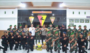 Wakapolda-NTT-Serahkan-Tali-Asih-Kapolda-kepada-Anggota-Brigif-21/Komodo-dan-Satuan-TNI-Lainnya