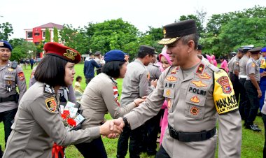 Wakapolda-NTT-Pimpin-Upacara-Kenaikan-Pangkat-830-Personel-Polri-dan-ASN