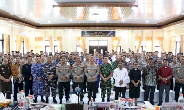 Perkuat-Sinergitas,-Kapolda-NTT-Lakukan-Tatap-Muka-dengan-Personel-Polres-Rote-Ndao,-TNI,-Lanal-Pulau-Rote,-dan-Tokoh-Masyarakat