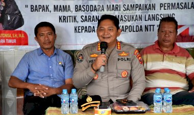 Kabidhumas-Polda-NTT-Kombes-Pol.-Henry-Novika-Candra-Pimpin-Kegiatan-Jumat-Curhat,-Dengar-Kritikan-dan-Masukan-Warga-Kelurahan-Fatululi,-Kota-Kupang