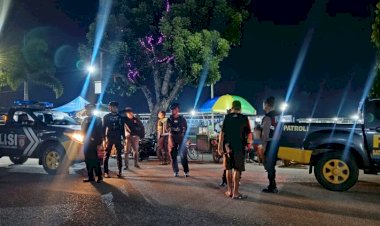 Personel-Polres-Sumba-Barat-Laksanakan-Patroli-Malam-untuk-Ciptakan-Keamanan-dan-Ketertiban