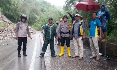 Akses-Jalan-Negara-Jurusan-Batu-Putih-Kupang-Normal-kembali-Berkat-Gerak-Cepat-Polres-TTS-dan-Dinas-Teknis