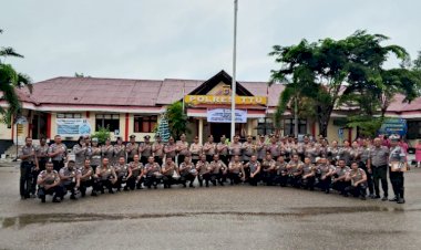Siraman-Air-Kembang-Bagi-47-Personel-Polres-TTU-Dalam-Prosesi-Kenaikan-Pangkat
