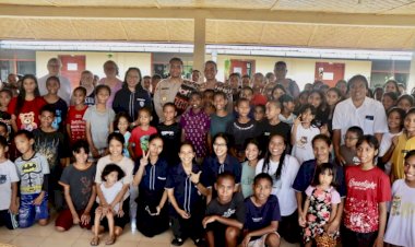 Kunjungan-Bersama-Kapolres-Sumba-Barat-dan-Kapolres-Sumba-Timur-di-Panti-Asuhan-Yayasan-Iman-Pengharapan-dan-Kasih-Tanambanas