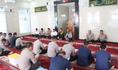 Polda-NTT-Gelar-Binrohtal-di-Tiga-Tempat-Ibadah,-Bentuk-Personel-Berintegritas-dan-Beriman