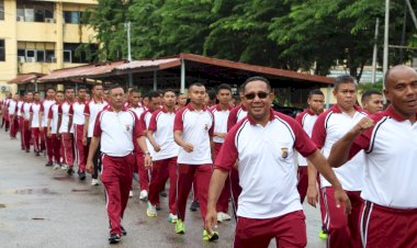Jaga-Kebugaran-Tubuh,-Personel-Polda-NTT-Lakukan-Olahraga-Pagi