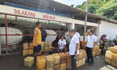 Polisi-Sidak-SPBUN-Labuan-Bajo,-Ungkap-Dugaan-Penyalahgunaan-Solar-Subsidi-untuk-Nelayan