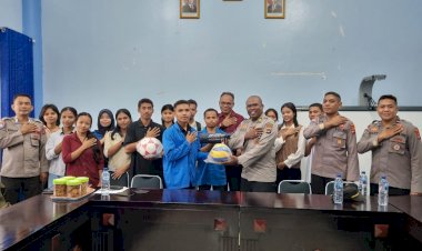 Ditbinmas-Polda-NTT-Serahkan-Bantuan-Sarana-Olahraga-untuk-Mahasiswa-Politeknik-Pertanian-Kupang