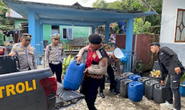 Polres-Manggarai-Timur-Amankan-315-Liter-Miras-Lokal-dalam-Operasi-Pekat-Turangga-2025