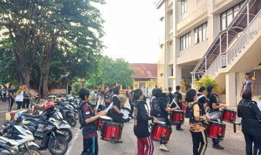 Wakapolda-NTT-Tinjau-Latihan-Marching-Band-Bhayangkara-Jelang-HUT-ke-79