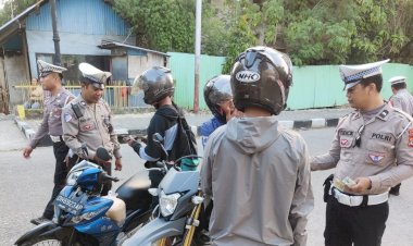 Satgas-Lalu-Lintas-Operasi-Pekat-Turangga-2025-Tindak-6-Pengendara-dan-Beri-17-Teguran-di-Kota-Kupang