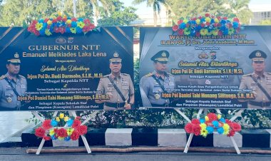 Ratusan-Karangan-Bunga-Banjiri-Mapolda-NTT,-Ucapan-Selamat-atas-Kapolda-Baru-dan-Apresiasi-untuk-Pejabat-Lama
